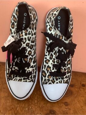 Airwalk Leopard Print Canvas Low Top Shoes Women’s Size 9